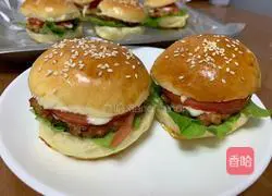 Illustration of how to make homemade hamburger (shrimp burger) 6