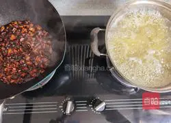 Illustration of how to make rice noodles with mushroom and soybean sauce 7