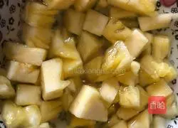 Illustration of how to make pineapple and sago porridge 2