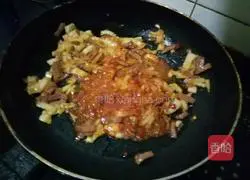 Illustration of how to make spicy cabbage, bacon and cheese baked rice 4