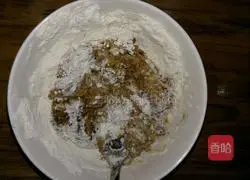 Illustration of how to make red date hair cake 3