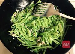 Illustration of home-style braised beans and noodles 15