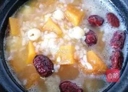 Illustration of how to make red dates and pumpkin porridge 10