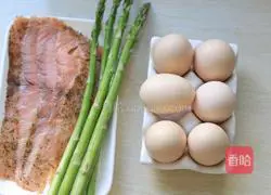 Egg Illustration of how to make salmon rice balls 1