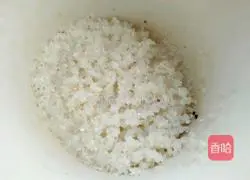 Illustration of how to make lychee, red dates, yam and wolfberry porridge 5