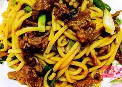 Illustration of how to make beef fried rice noodles 10