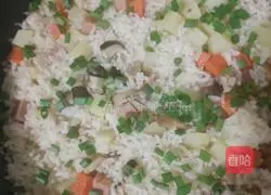 Illustration of how to make claypot rice 9