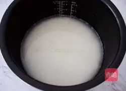 Illustration of how to make potato and sausage braised rice 4