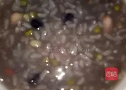 Illustration of how to make purple sweet potato and multigrain porridge 2