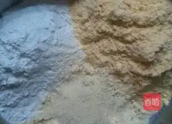 Illustration of how to make raisin cornmeal cake 1