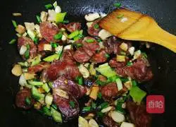 Illustration of Sichuan Sausage and Mushroom Braised Rice 5