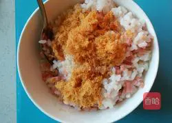 Illustration of how to make meat floss and ham rice balls 4