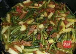 Illustration of how to make braised potato and green beans noodles 6