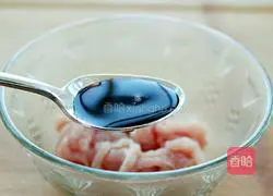 Illustration of how to make fried rice noodles with black pepper and shredded pork 3