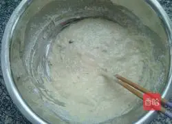 Illustration of how to make raisin brown sugar cake 3