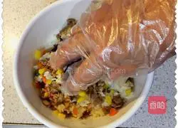 Illustration of how to make beef colorful vegetable rice balls 5