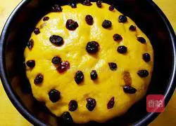 Illustration of how to make pumpkin hair cake 7