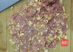 Corn Illustration of how to make fresh meat pot stickers 4