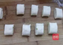 Illustration of how to make oil and salt flower rolls 9
