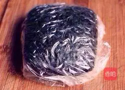 Illustration of how to make seaweed rice ball bento 12