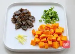 Illustration of how to make millet, pumpkin and sea cucumber porridge 3