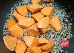 Illustration of seven-color brown rice and sweet potato porridge 5