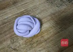 Illustration of how to make purple sweet potato rolls 6