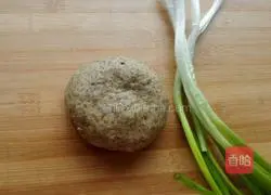 Illustration of how to make steamed buns with spring onions 2