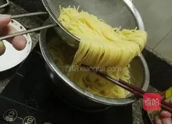 Illustration of how to make simple Bolognese spaghetti 13