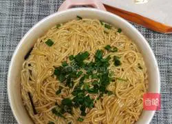 Illustration of how to make scallion oil rice noodles 7