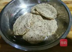 Illustration of how to make potato slices, hamburger and garden salad 2