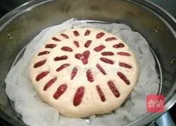 Illustration of how to make red date cornmeal cake 5