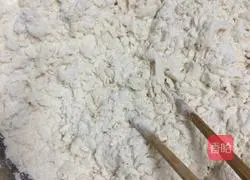 Illustration of how to make rose rolls 1