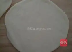 Illustration of how to make rose roll 1