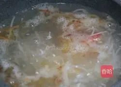 Illustration of how to make stone pot rice noodles 4