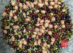 Illustration of how to make multi-grain porridge 1