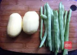 Illustration of how to make stewed rice with potatoes and beans 1