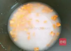 Illustration of how to make meat floss triangle rice balls 3