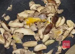 Illustration of making mushroom rice noodles 7