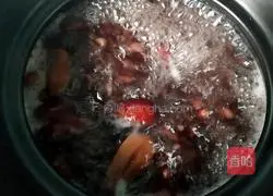 Illustration of how to make red bean, barley and millet porridge 7