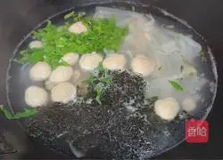 Illustration of how to make shrimp and seaweed rice noodles 7