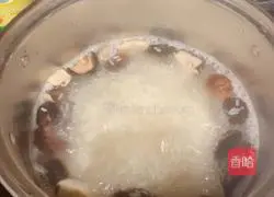 Illustration of how to make lean meat porridge with mushrooms, vegetables and lean meat 3