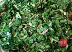 Illustration of how to make leek boxes 4