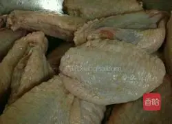 Illustration of how to make salt-baked chicken wings in rice cooker 1