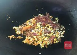 Illustration of how to make braised rice with mushrooms and sausages 6