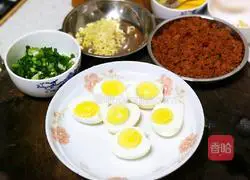 Illustration of how to make rice noodles with minced meat soup 1