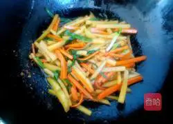 Eggs Illustration of how to make three-wire burritos 5