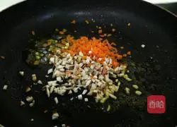 Illustration of how to make piglet rice balls 8