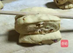 Illustration of how to make brown sugar and red date flower rolls 6