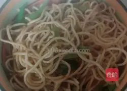 Illustration of how to make braised beans and noodles 10